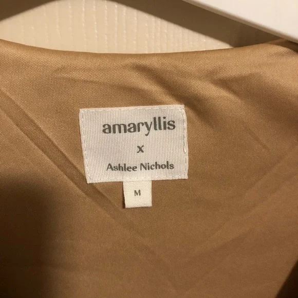 Amaryllis, gold shimmery dress - Picture 4 of 4